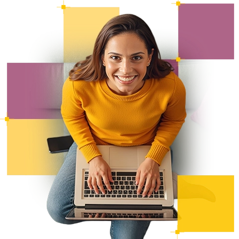 Uśmiechnięta kobieta z laptopem