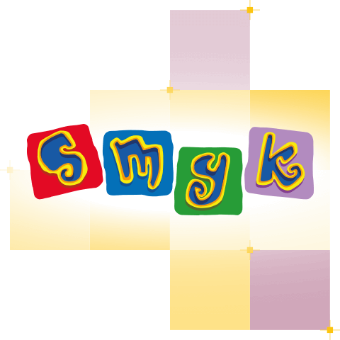 Logotyp firmy SMYK zapisany kolorowymi literami na kolorowych klockach, otoczony pikselami