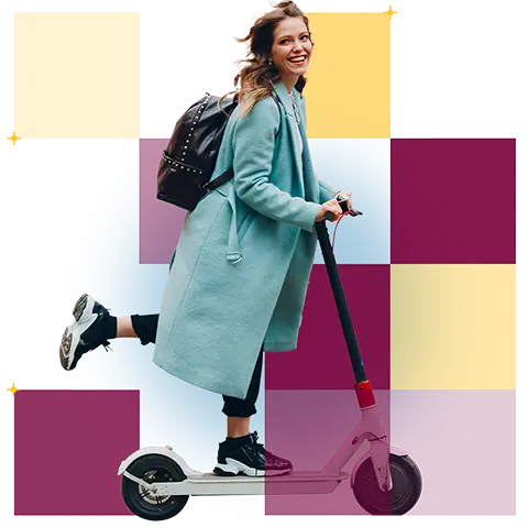 Kobieta jedzie na hulajnodze